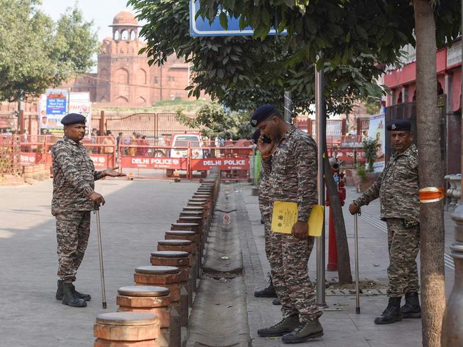Image from: Security agencies foil Delhi terror conspiracy, recover 18 advanced weapons from operatives