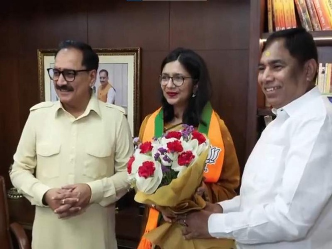 Image from: Swati Maliwal formally joins BJP in presence of Delhi BJP chief Virendra Sachdeva