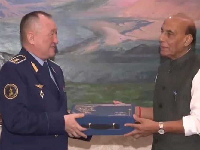 Image from: Rajnath Singh holds bilateral talks with Kazakhstan's Defence Minister on SCO sidelines in Bishkek
