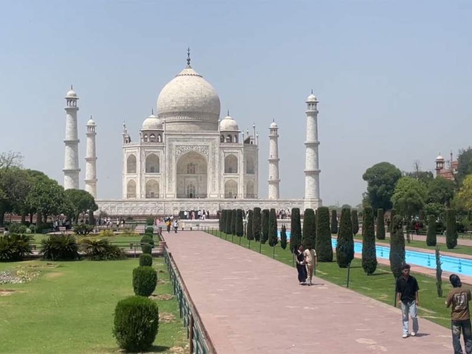 Image from: Agra: Heatwave in North India triggers decline in tourist footfall at Taj Mahal