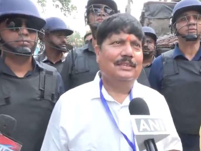 Image from: West Bengal Phase 2 polls: BJP candidate Arjun Singh casts vote in Kolkata, expects high voter turnout