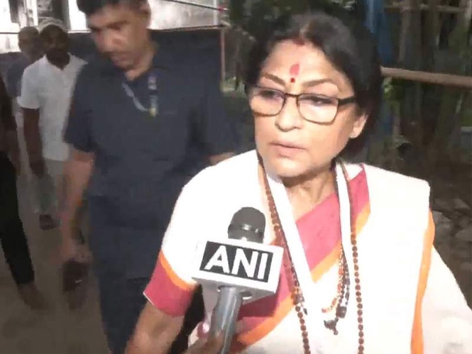 Image from: BJP's Sonarpur Dakshin candidate Roopa Ganguly arrives to cast vote at polling station in Kolkata