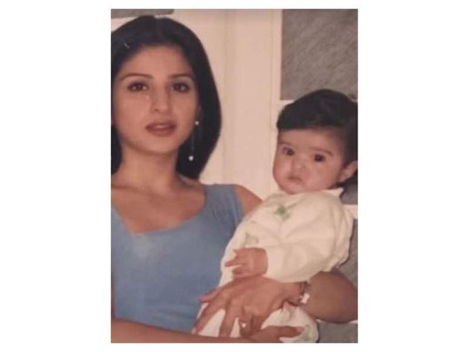 Image from: Shanaya Kapoor shares cute picture from childhood as she wishes mom Maheep on birthday