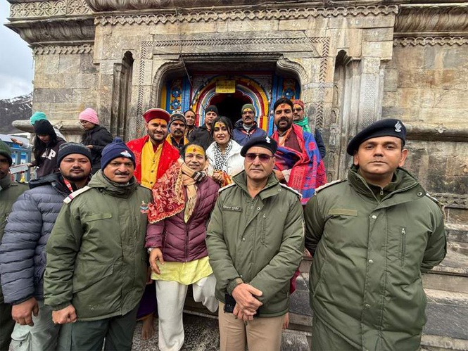 Image from: Kailash Kher visits Kedarnath temple, praises pilgrim facilities