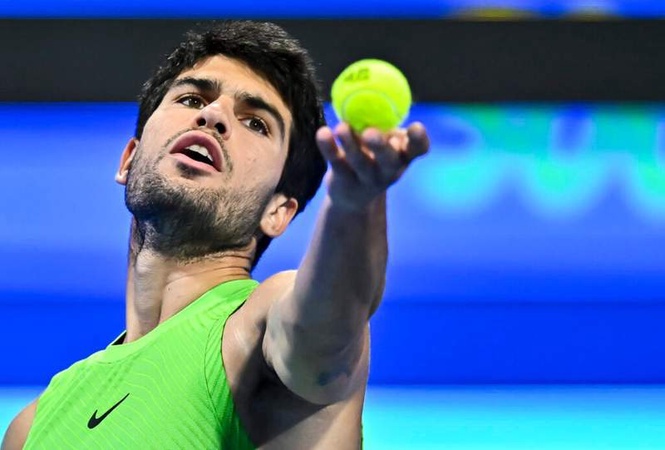 Image from: Carlos Alcaraz serve change questioned after wrist injury scare