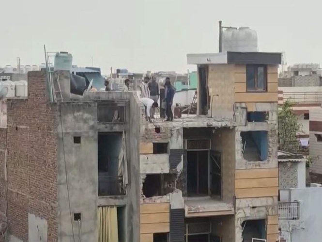 Image from: Delhi: MCD demolishes the residence of the accused in the Tarun Kumar murder case