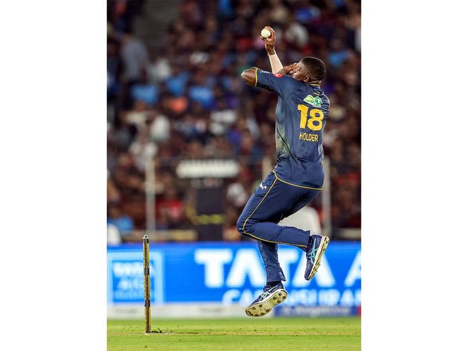 Image from: GT DoC Vikram hails "experienced campaigner" Jason Holder after win over RCB