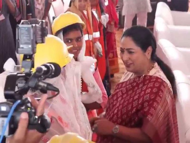 Image from: Delhi CM Rekha Gupta attends Labour Day event in Dhirpur, meets workers