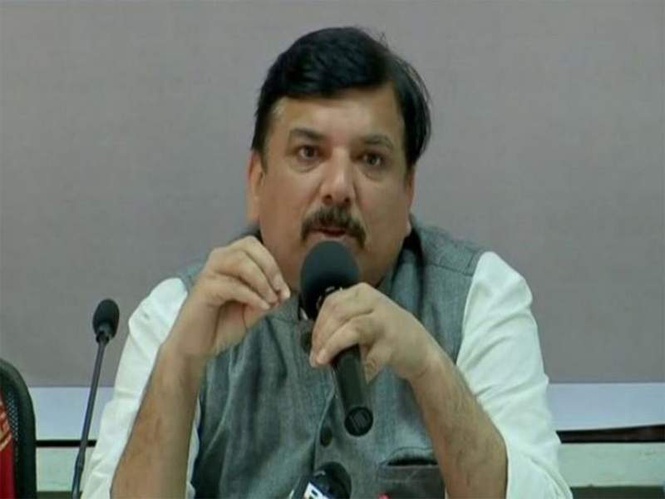 Image from: AAP leader Sanjay Singh slams Odisha Govt; donates ₹50,000 to tribal man who carried sister's skeleton to bank