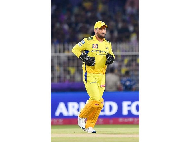 Image from: He stayed away from matches to avoid distraction, says Hussey on Dhoni's absence in stadium