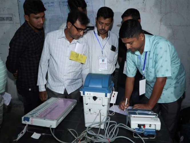 Image from: West Bengal: Repolling begins at 15 booths in South 24 Parganas