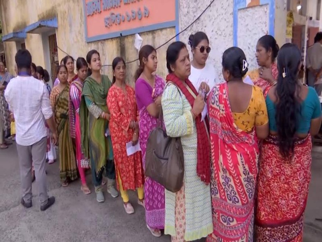 Image from: West Bengal repolls: EVM malfunction halts voting for an hour at Diamond Harbour polling station