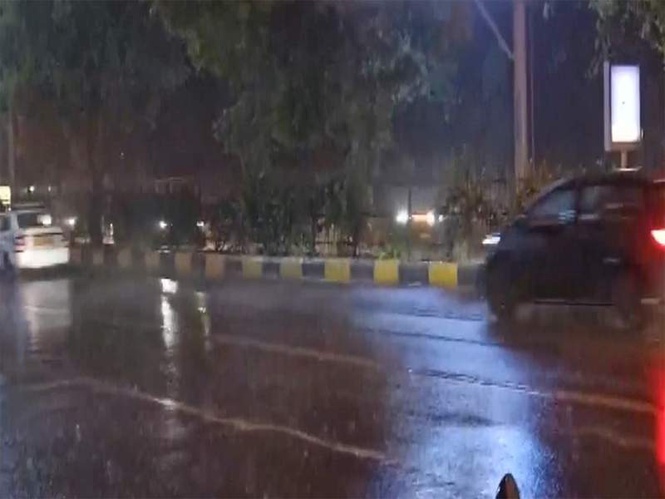 Image from: Rain lashes parts of Delhi bringing relief to residents
