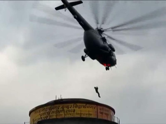 Image from: UP: IAF rescues two children stranded atop water tank in Gorakhpur