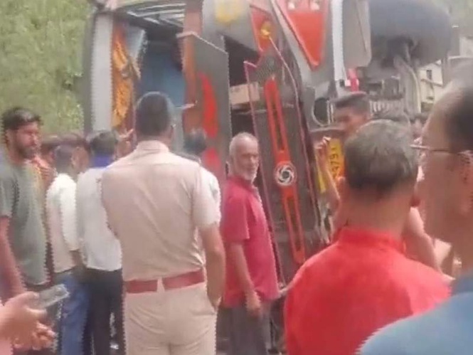 Image from: Himachal Pradesh: 26 passengers injured after Una-bound private bus overturns in Kangra's Nurpur