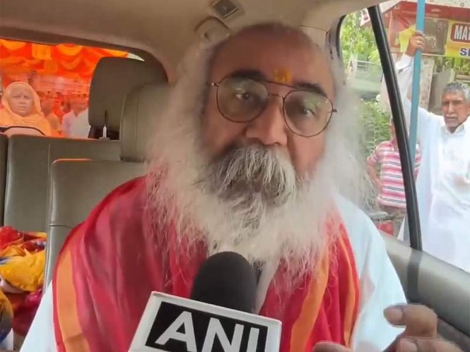 Image from: "Opposition will remove him as LoP": Ex Cong leader Acharya Pramod slams Rahul Gandhi, says 'time to remove surname'