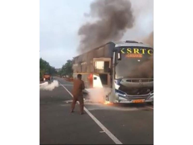 Image from: Karnataka: 17 passengers escape as bus catches fire in Haveri; driver lauded for alertness