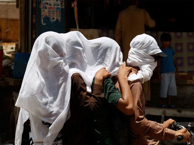 Image from: "Heat, thirst and power cuts": Administrative failure leaves millions in Pakistan to suffer in environmental crisis