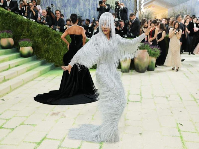 Image from: Teyana Taylor jokes about leaving phone behind at 2026 Met Gala, says she couldn't text daughters