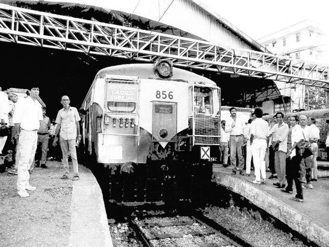 Image from: World's first ladies' special train service completes 34 years, continues to provide safer, more comfortable travel for women across Mumbai suburban network