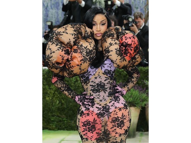 Image from: Cardi B attends Met Gala 2026 despite fever