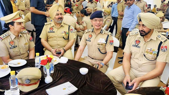 Image from: Informal chit-chats mark DGP’s ‘bada khana’ with 550 cops in Ludhiana