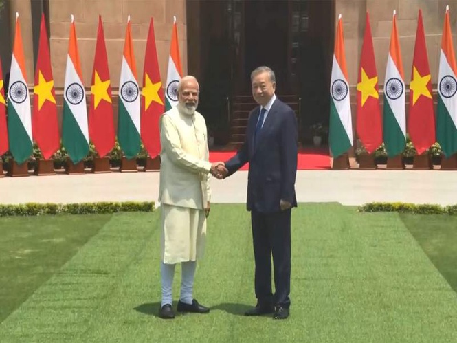 Image from: PM Modi meets Vietnam President To Lam at Hyderabad House in Delhi
