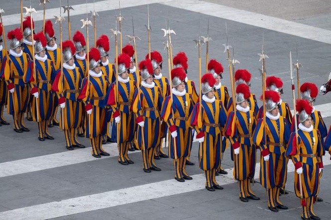 Image from: Vatican's Swiss Guard swears in 28 new recruits