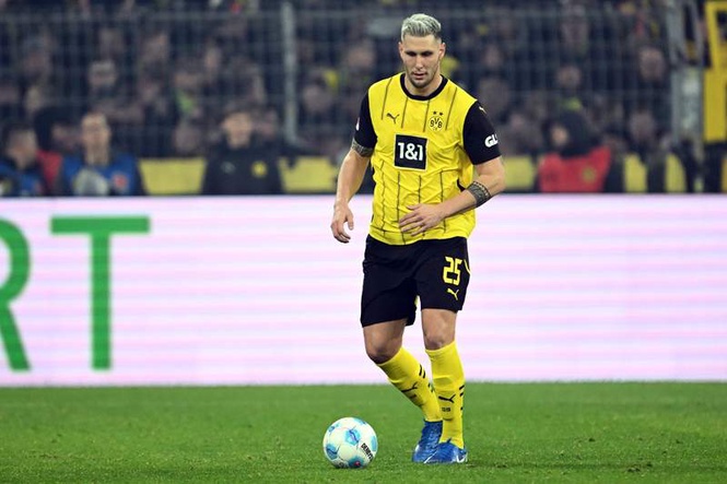 Image from: Dortmund defender Süle announces retirement from football
