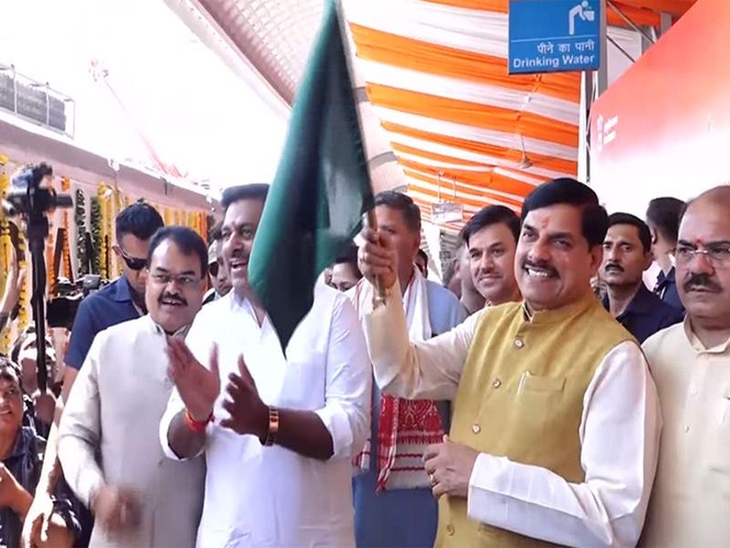 Image from: MP CM Mohan Yadav flags off 'Somnath Swabhiman Yatra'; 1100 devotees depart by special train