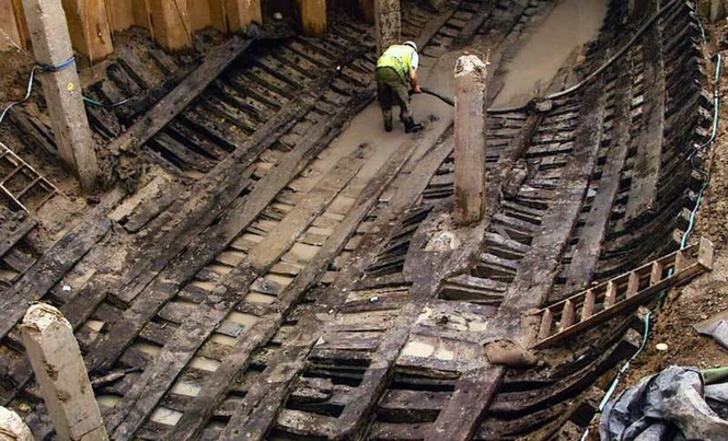 Image from: Construction Workers Digging for a New Building Unearthed a 24.5-Meter Medieval Ship Buried Beneath the Street Since the 1360s