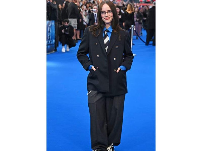 Image from: Billie Eilish says James Cameron emailed her mother to pitch "insane" idea for 3D concert film
