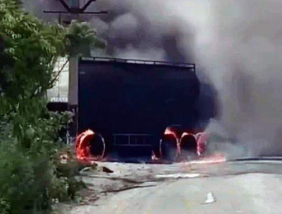 Image from: Moving truck catches fire in Gurugram, no casualty
