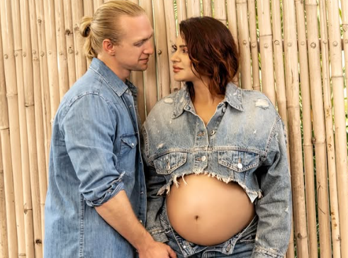Image from: Aashka Goradia, Brent Goble welcome second child
