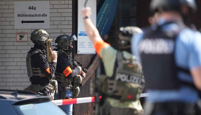 Image from: Police: several perpetrators and hostages at German bank