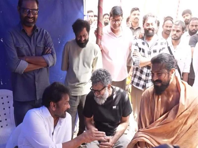 Image from: 'Pushpa' director Sukumar, Chiranjeevi visit 'Peddi' sets, Ram Charan joins