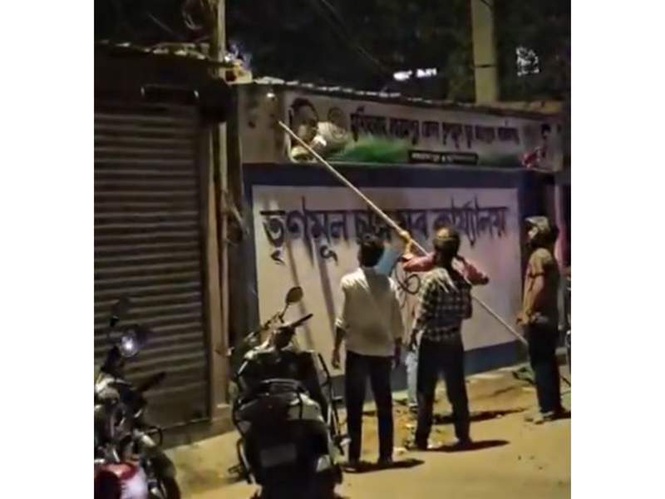 Image from: West Bengal: TMC alleges attack on youth wing office in Baharampur on counting day
