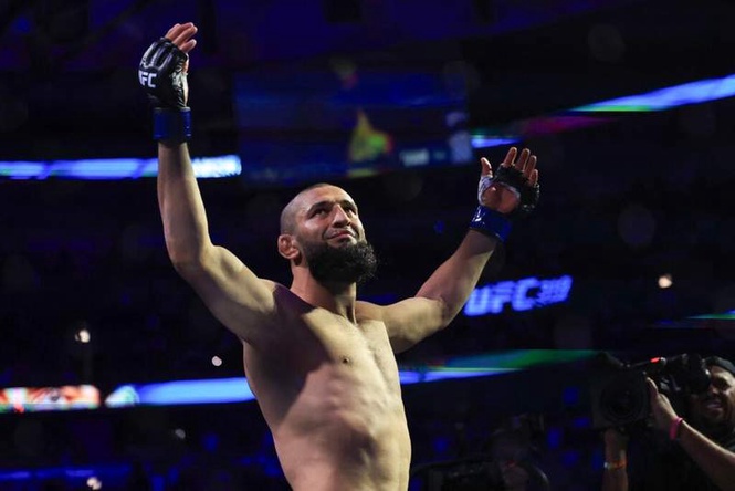 Image from: Khamzat Chimaev looks drained after shedding over 45 pounds for Sean Strickland fight