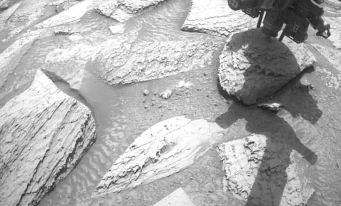 Image from: After 6 Years on Mars, NASA’s Curiosity Rover Shows What Travel Did to Its Wheels in Ways No One Expected