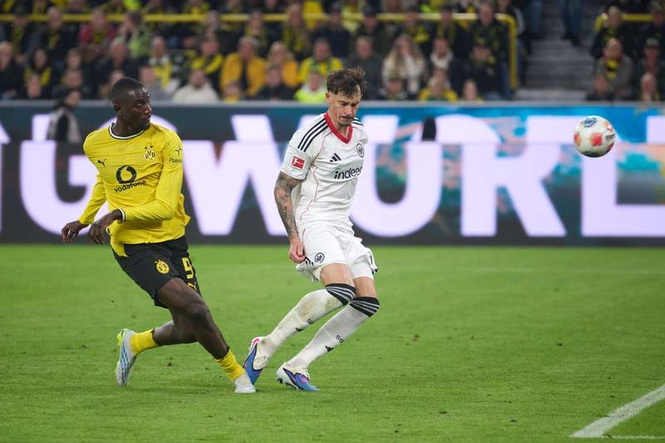 Image from: Frankfurt lose in Dortmund as Riera's prospects and Euro hopes hit
