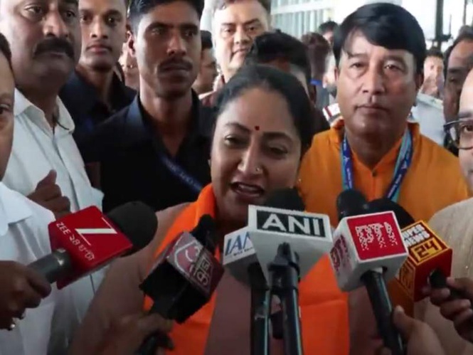 Image from: "Today is day of Bengal": Delhi CM Rekha Gupta arrives in Kolkata to attend oath-taking