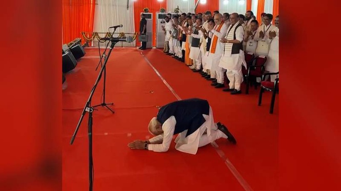 Image from: Suvendu Adhikari oath-ceremony: Who did PM Modi bow to in Bengal?