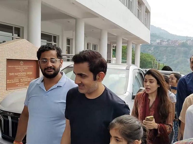 Image from: Gautam Gambhir arrives in Katra with family to offer prayers at Shri Mata Vaishno Devi Shrine