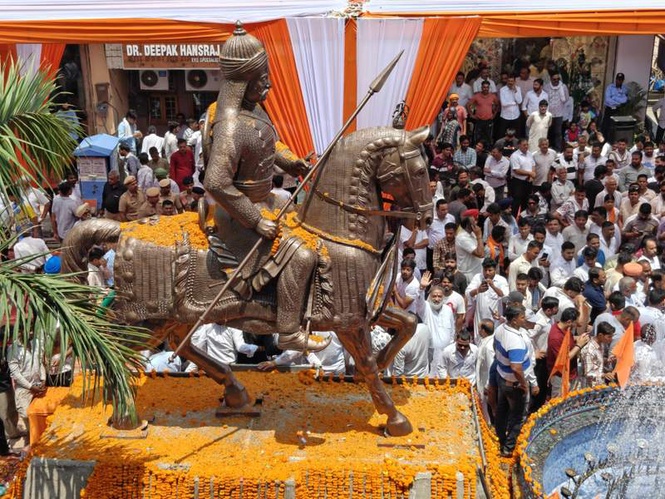 Image from: Haryana minister Anil Vij unveils 12.5 ft tall statue of Maharana Pratap in Ambala Cantonment