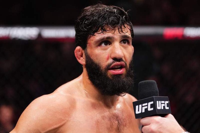 Image from: Arman Tsarukyan sends Ilia Topuria warning after Josh Hokit clash at UFC press conference