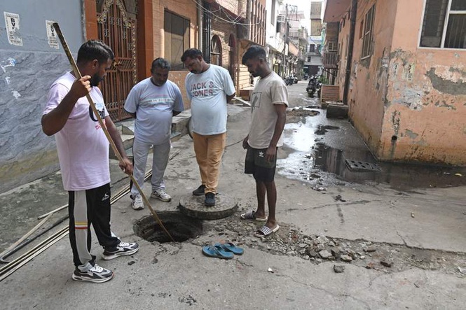 Image from: Sewer desilting ahead of monsoon in Amritsar