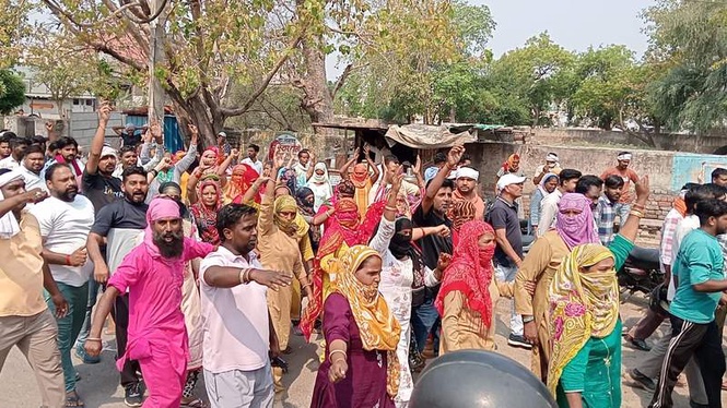 Image from: Garbage cleared, then scattered as workers’ protest escalates in Hisar
