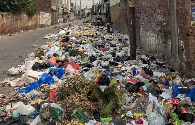 Image from: Waste woes compound in Malerkotla amid sanitation workers’ statewide stir