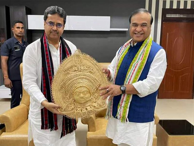 Image from: Tripura CM congratulates Himanta Biswa Sarma on being elected as NDA Legislature Party leader in Assam
