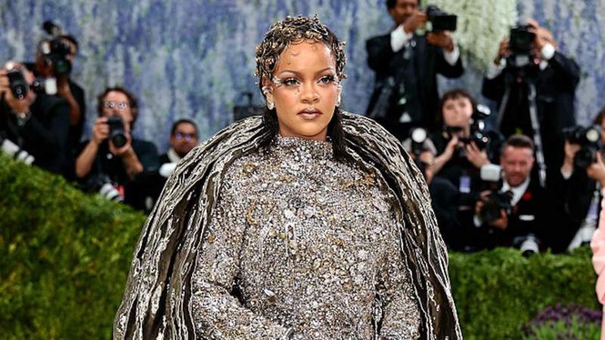 Image from: From Rihanna to Hunter Schafer: the most stunning beauty looks from the 2026 Met Gala (all inspired by Art!)